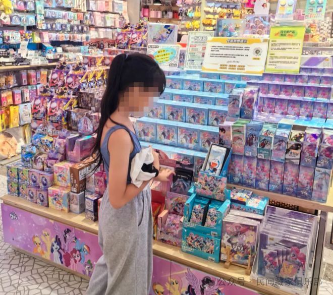 的“收藏品”把老年人的爱好秒成渣渣瓦力棋牌猴票被时代淘汰！小学生玩(图4)